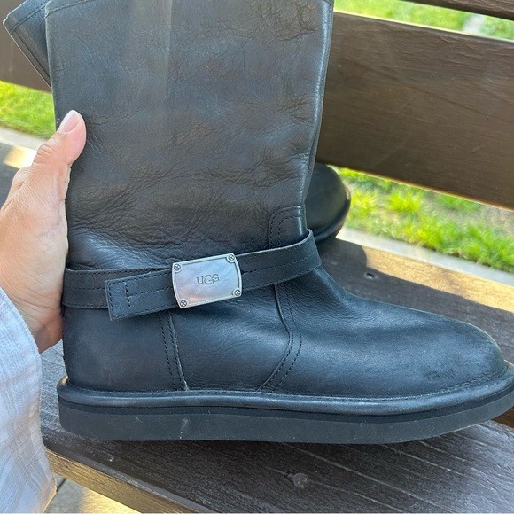UGG Kids Black leather buckle Boots - Picture 5 of 6
